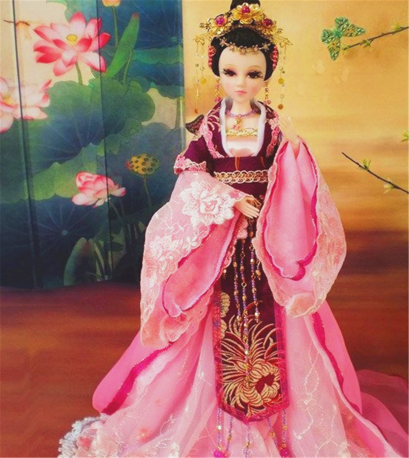 末代皇后婉容的娃娃图片