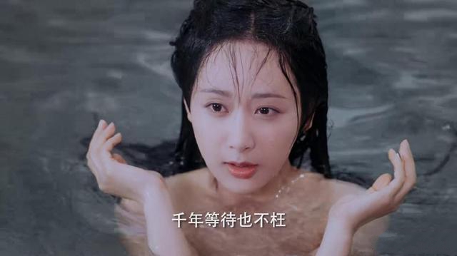 古装美人沐浴时,杨颖钟爱玫瑰花瓣,陈乔恩干洗,佟丽娅美哭了!