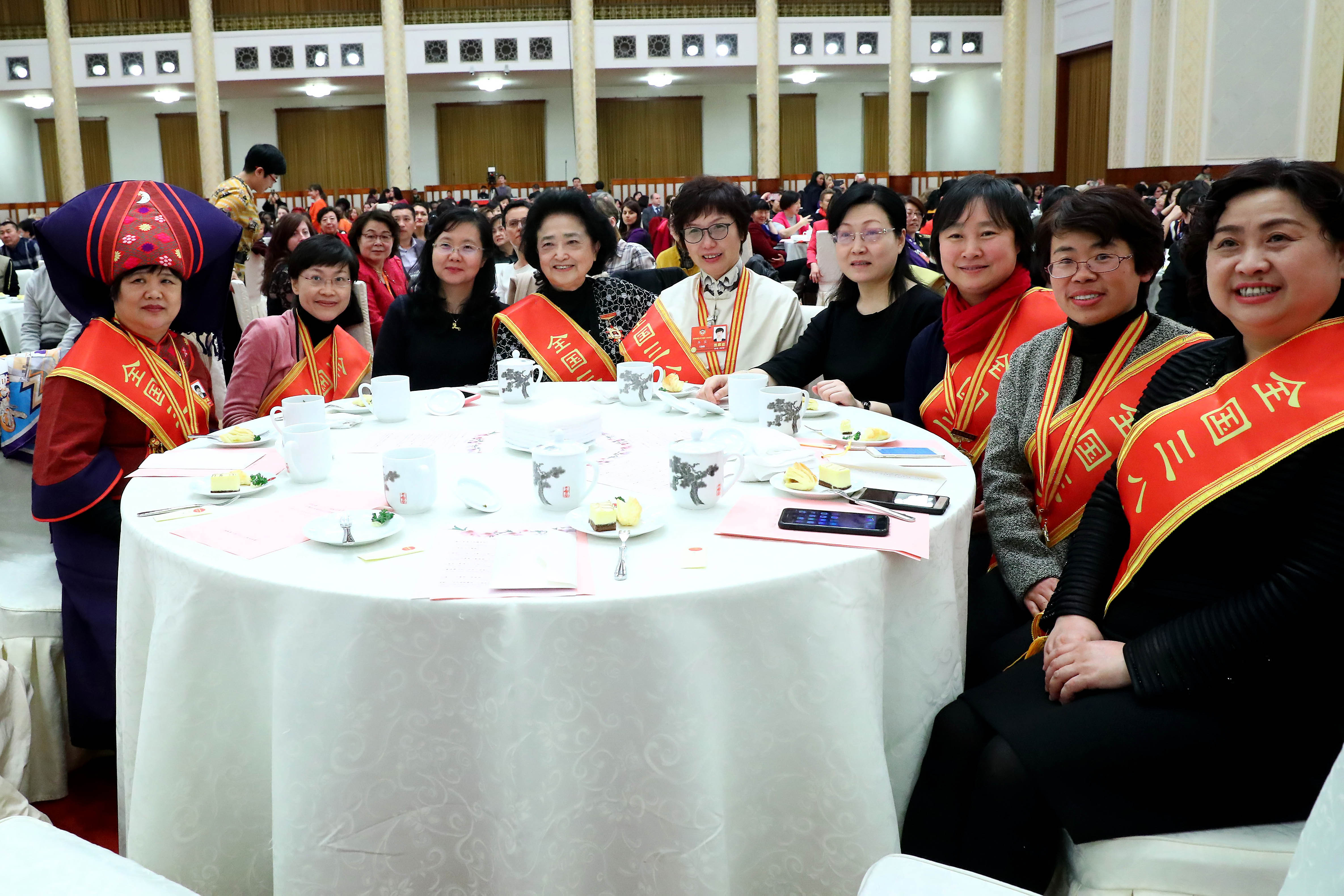 "三八"国际妇女节中外妇女招待会在京举行(2)