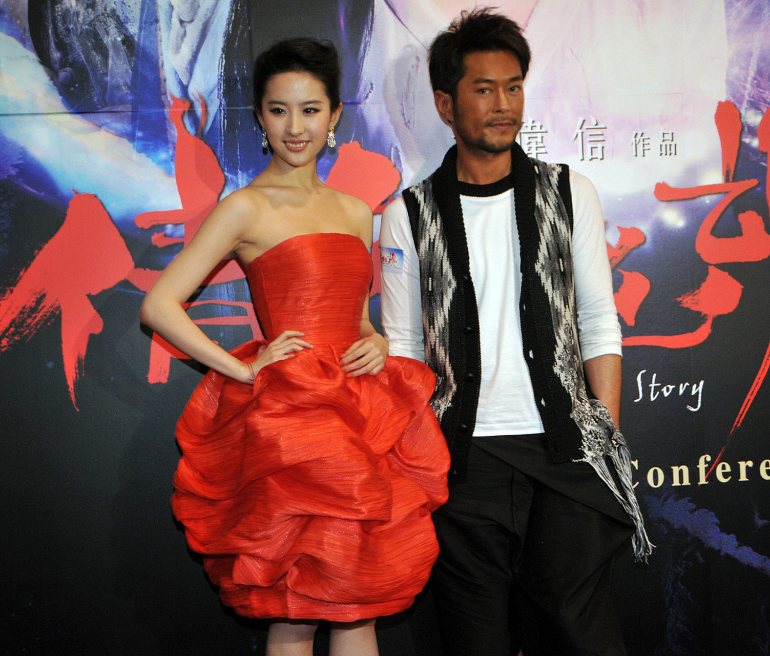 刘亦菲和古天乐同框的旧照,原来,古天乐也有过这样的造型[捂脸]!