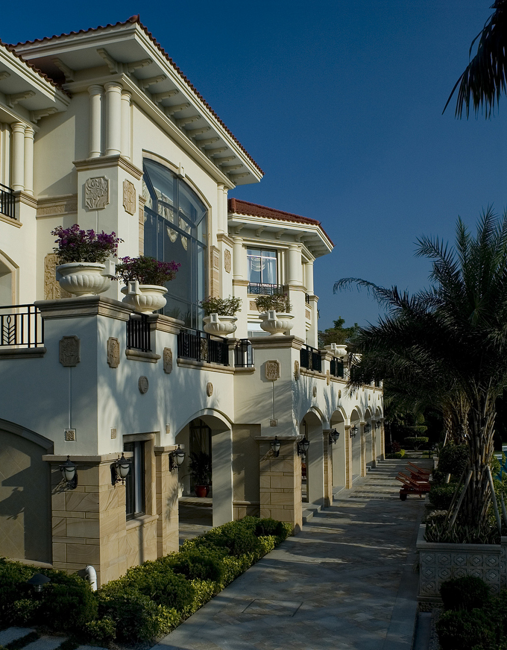 值得关注的不是豪宅卖了多少钱,翻了多少倍,这些大家这些年都看腻了.