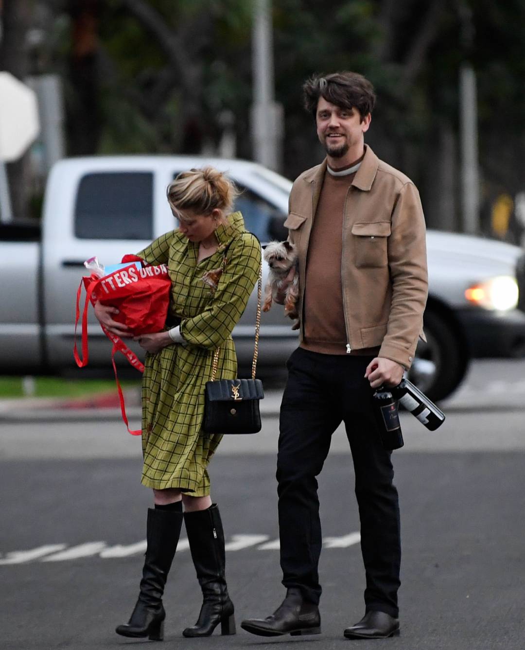 海后amber跟新男友出街,私服简直看不够,32岁美得像小姑娘!