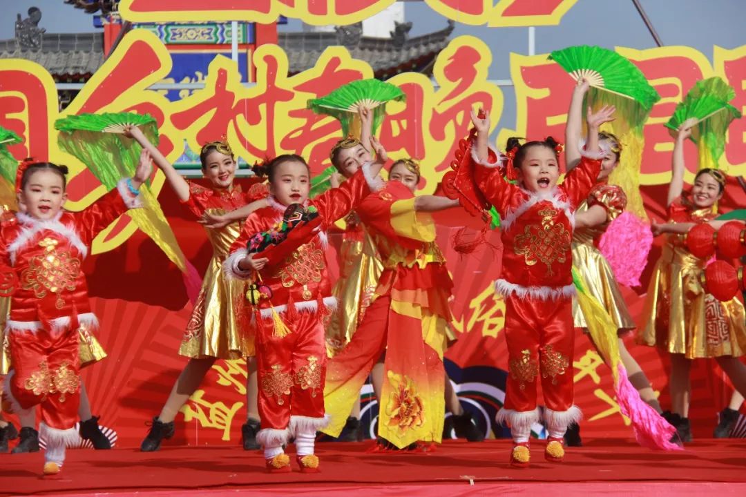 "盐池是个好地方,民俗多元好景象,唱花儿,吼秦腔,草原牧歌传四方