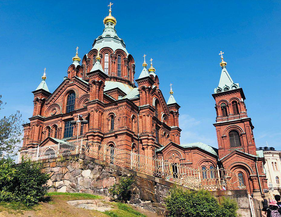 你以为国外的房子都是白色的,那是因为你没去过这座砖红色的建筑