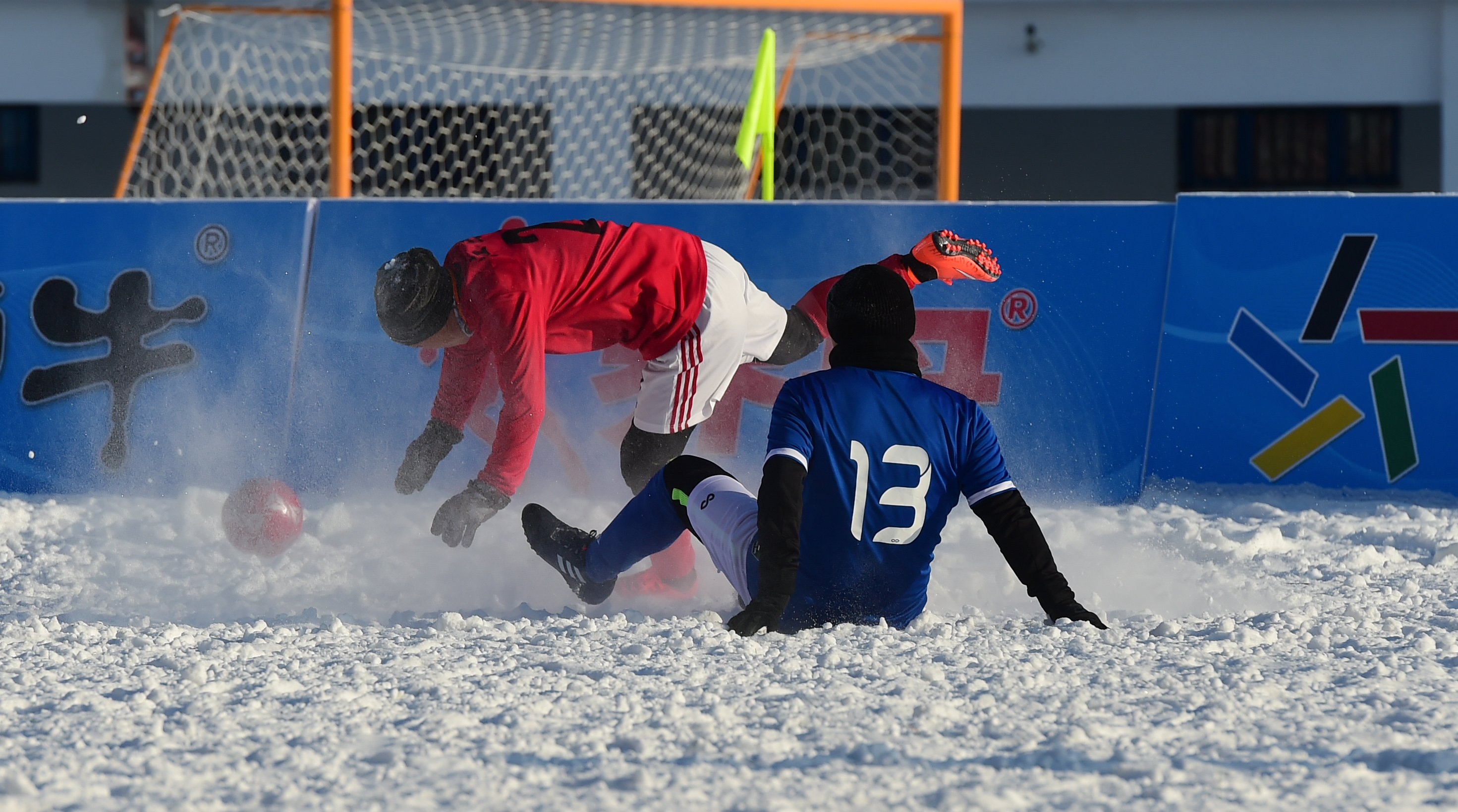 足球——十四冬雪地足球男子甲组:江西队胜四川队