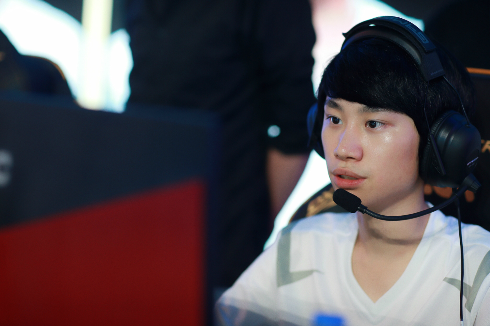 fpx荣获总冠军,nemesis对世界第一中单表示不服