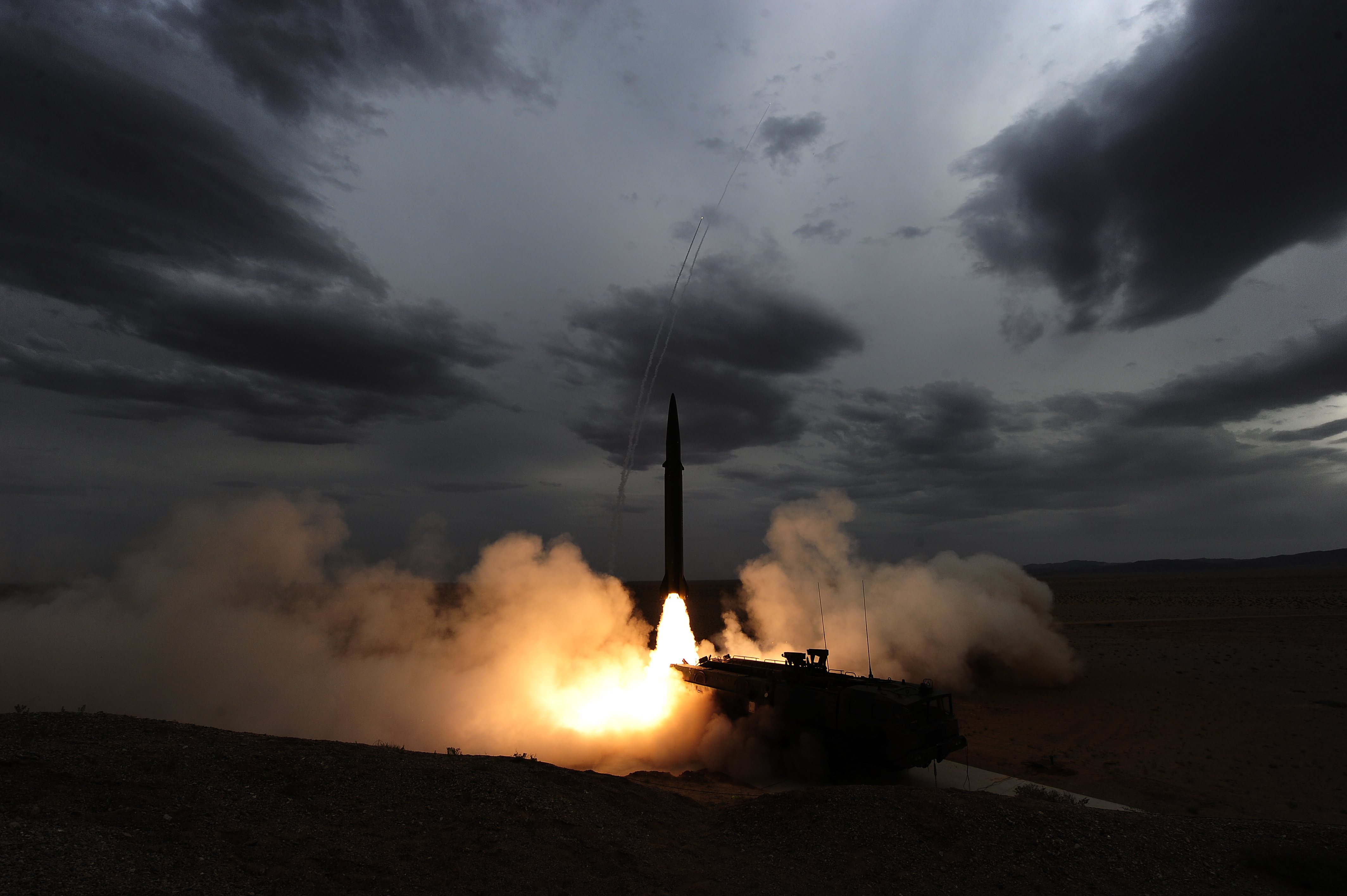 永远冲锋的"导弹发射先锋营"——记阔步强军征途的火箭军某旅发射一营