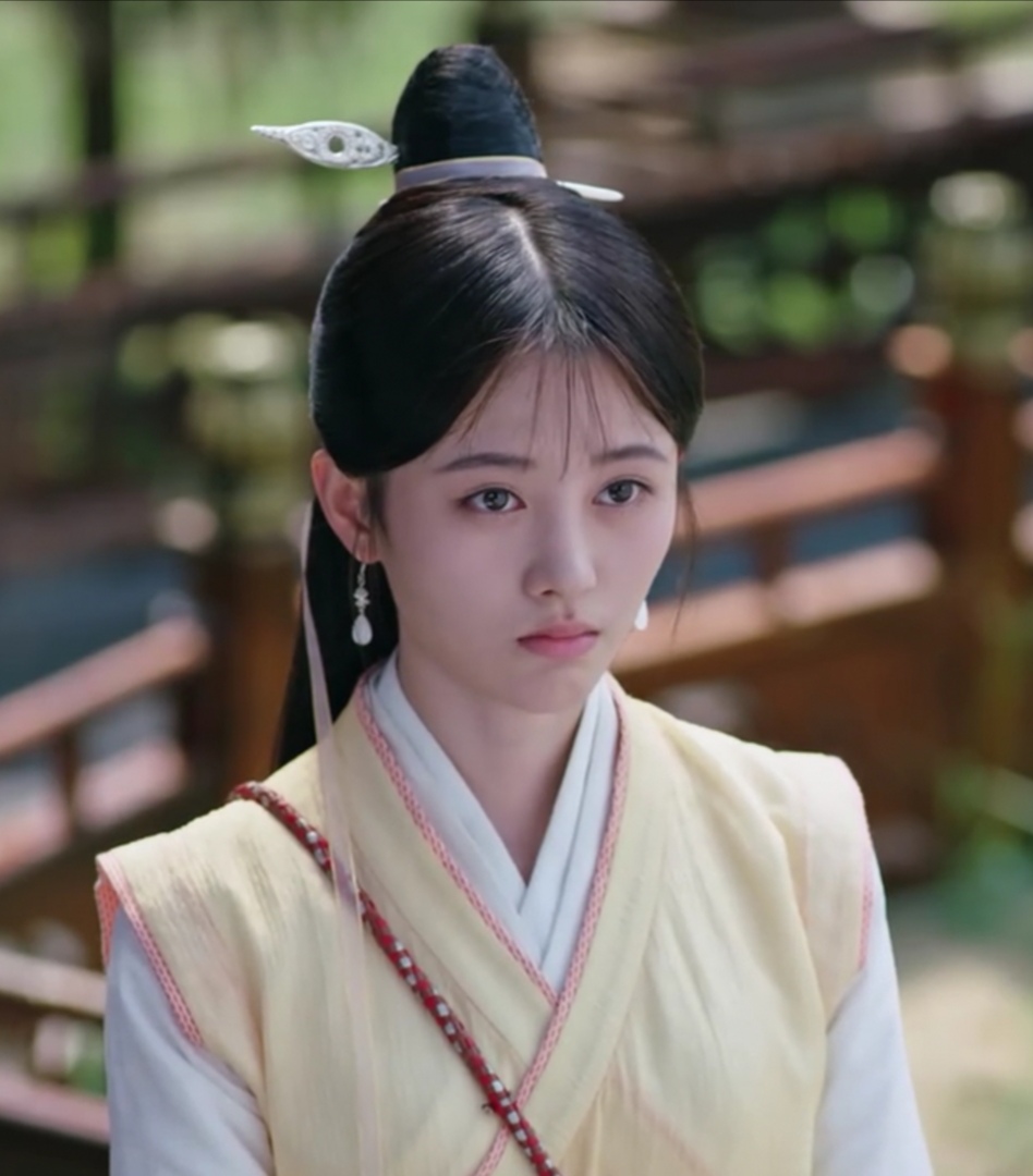 中的她本脸上有毒疮,但是被自己所医好,看来芸汐的医术还是相当不错的