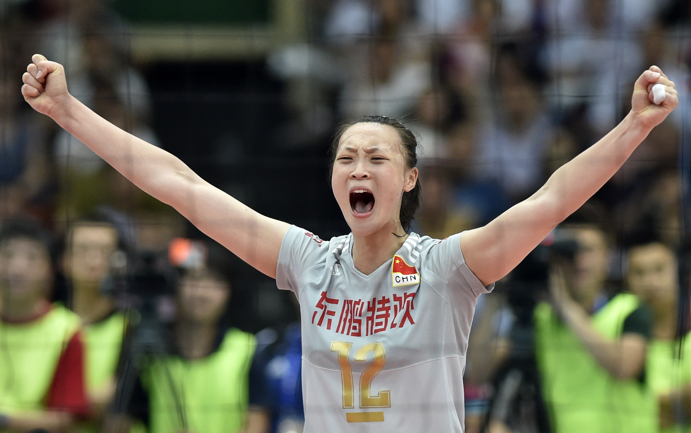 "排球女神"惠若琪,集颜值与实力于一身,带着课本去参加比赛