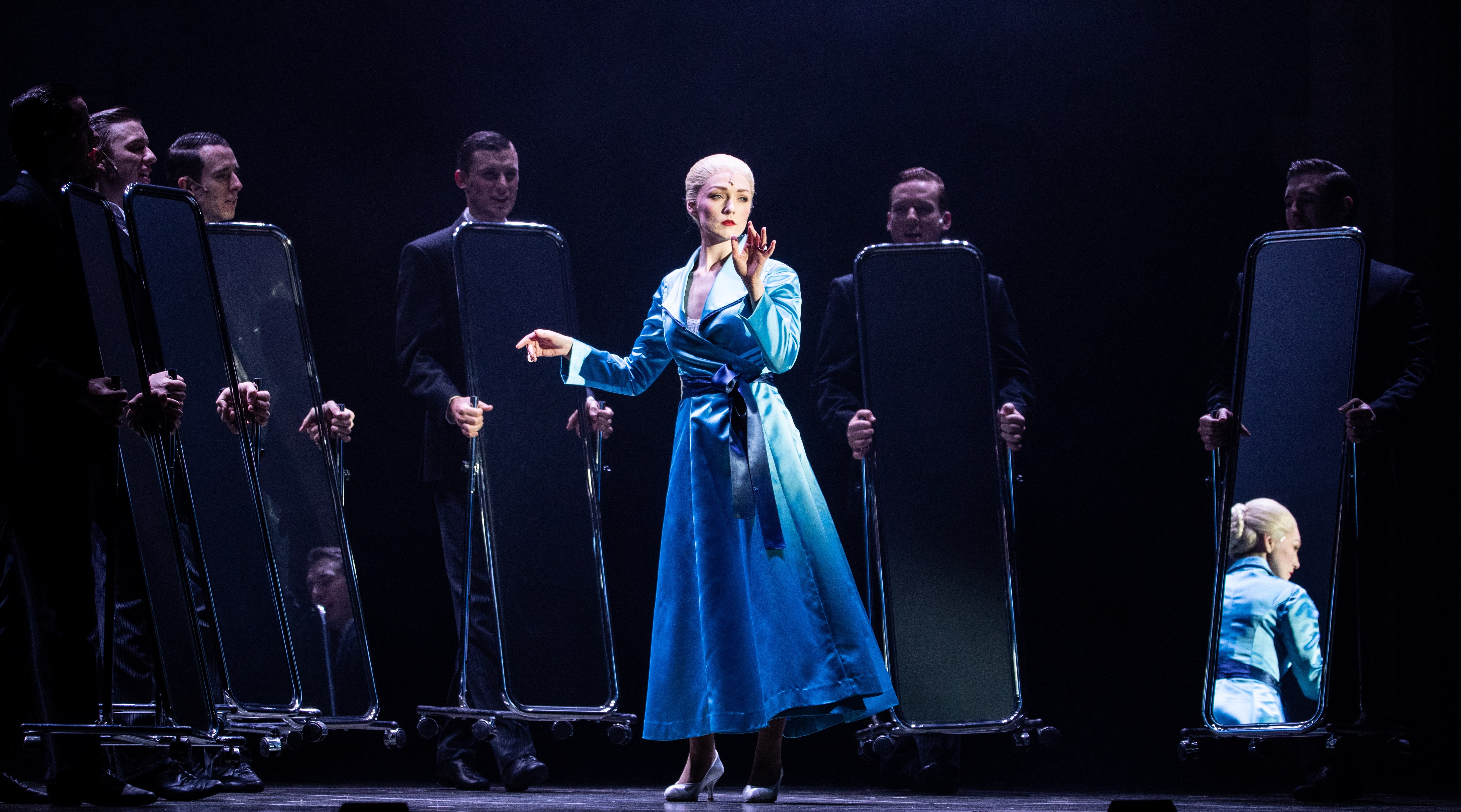 (10)音乐剧《艾薇塔》在柏林上演