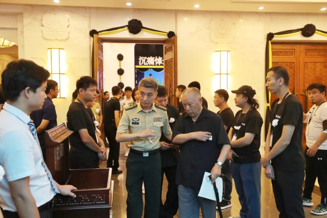 泪雨纷飞中,送别相声大师常宝华