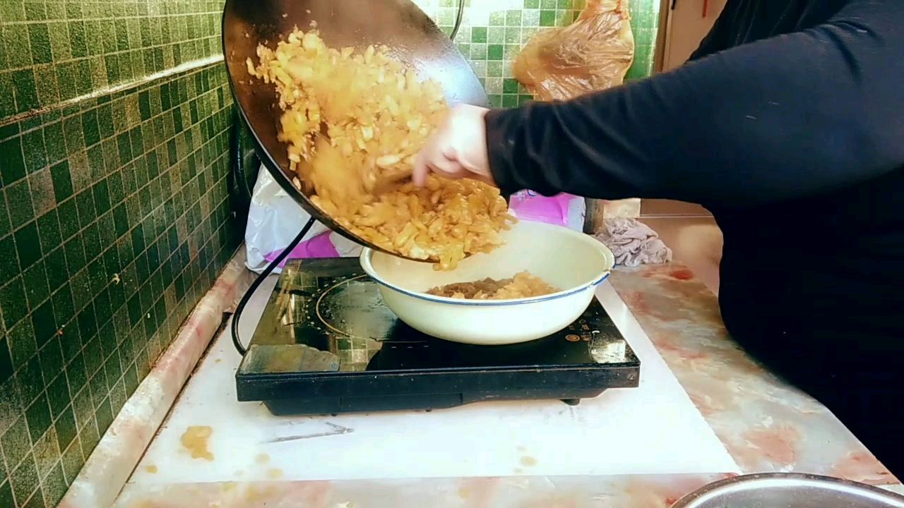 小梁同志又冒险做啥好吃的?最后成功了吗?