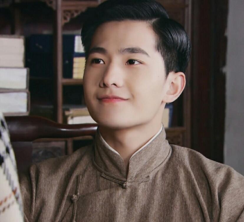 被茧镇奇缘中杨洋的跑步姿势萌到!网友:衣服妨碍了他的大长腿!