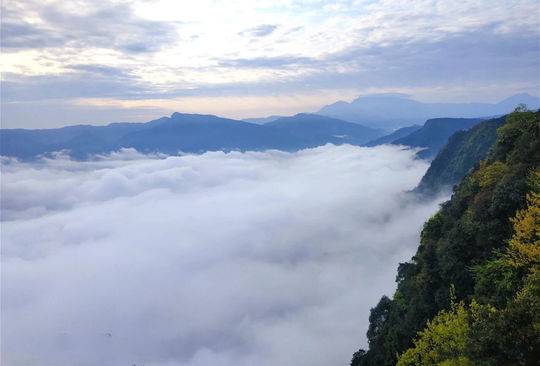 玉屏山景区,位于眉山市洪雅县境内,是"全国森林康养试点建设单位,全国