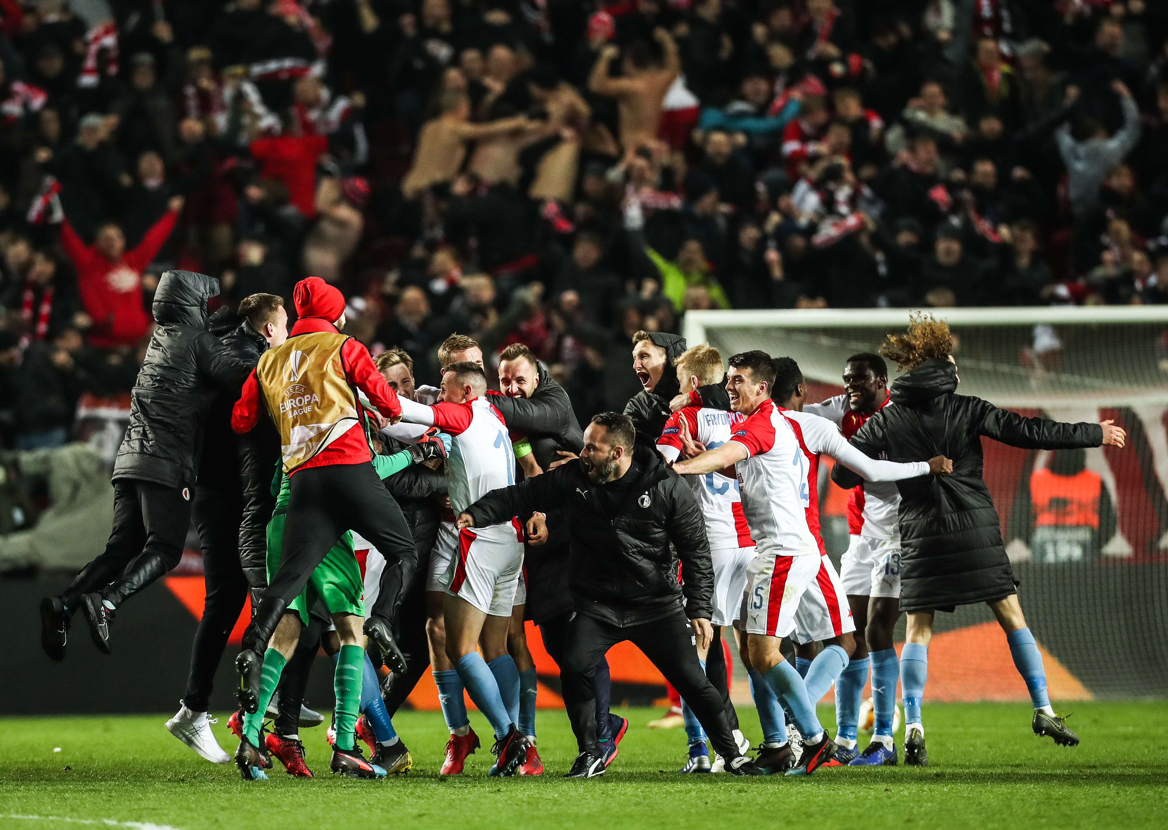 足球——欧罗巴联赛:布拉格斯拉维亚晋级八强(2)