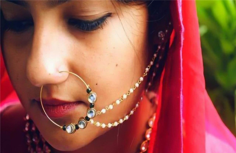 去印度旅游,为何看到"带环"女性要远远避开?连问路都不行吗?