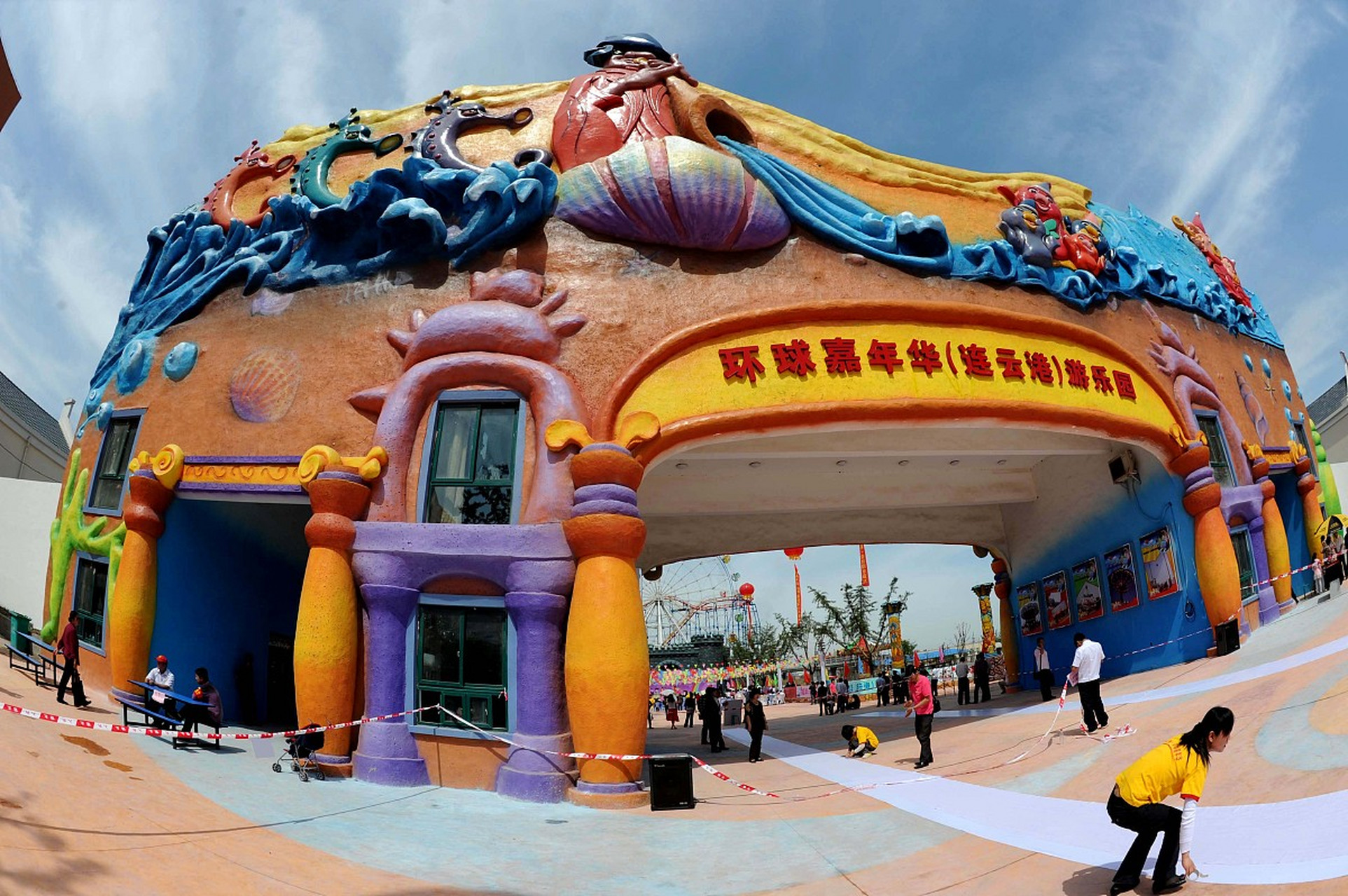 首先,我们来到了济宁五彩万象城!这个地方