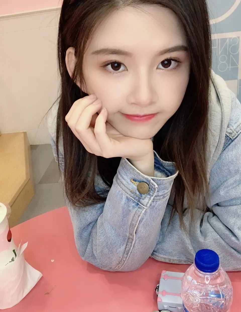 snh48林思意甜美写真,网友:清纯靓丽的小妹妹