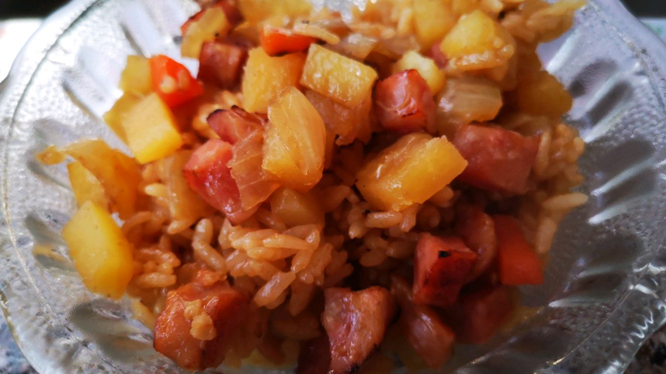 冰箱里有什么咱就吃什么,土豆焖饭,简单美味