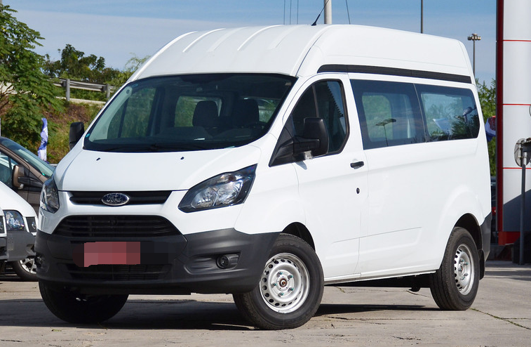 福特全顺的造型非常新颖,车身上的轮廓富有张力,年轻人的选择