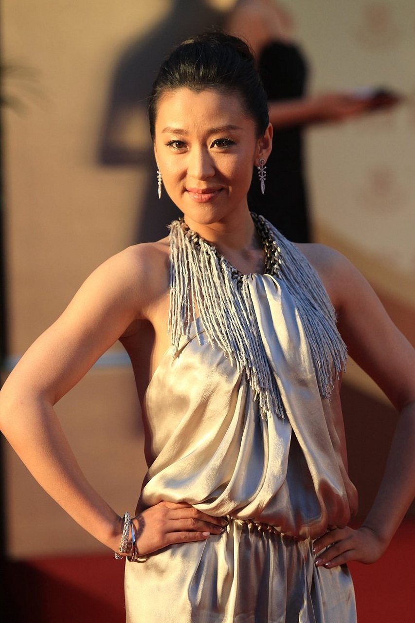 梁静和管虎结婚后给他生了一个闺女,但管虎却觉得闺女很像一个人,于是