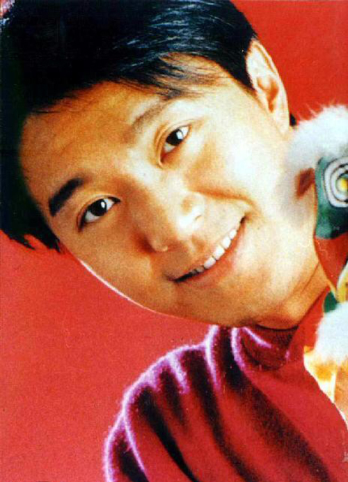 周星驰出道时的写真集! 那时候的星爷有点青涩 ,有多少人看过呢?
