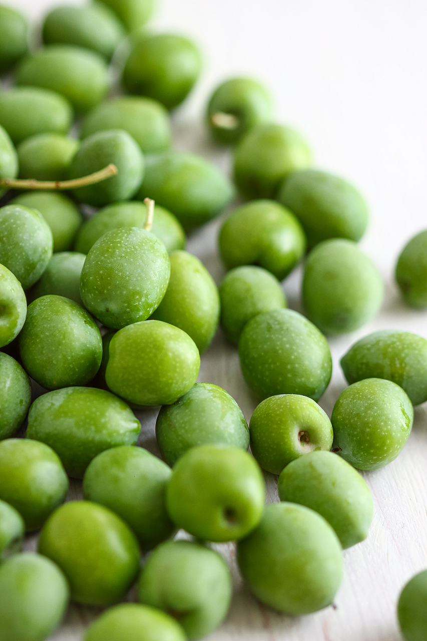 青橄榄的神奇功效与养生搭配揭秘  99青橄榄,这颗绿色的小果子,不仅