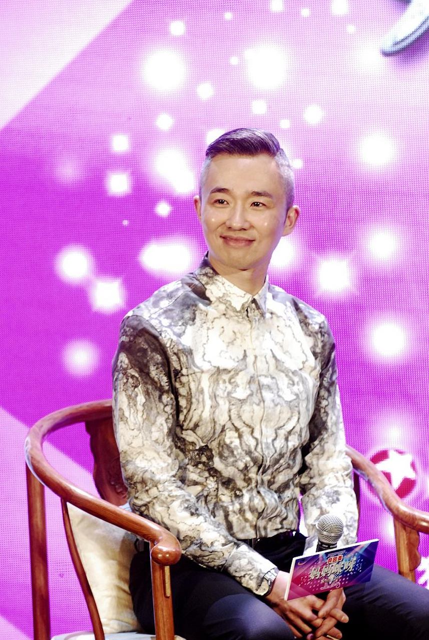 主持人程雷因肝病去世的消息震惊了整个娱乐圈.