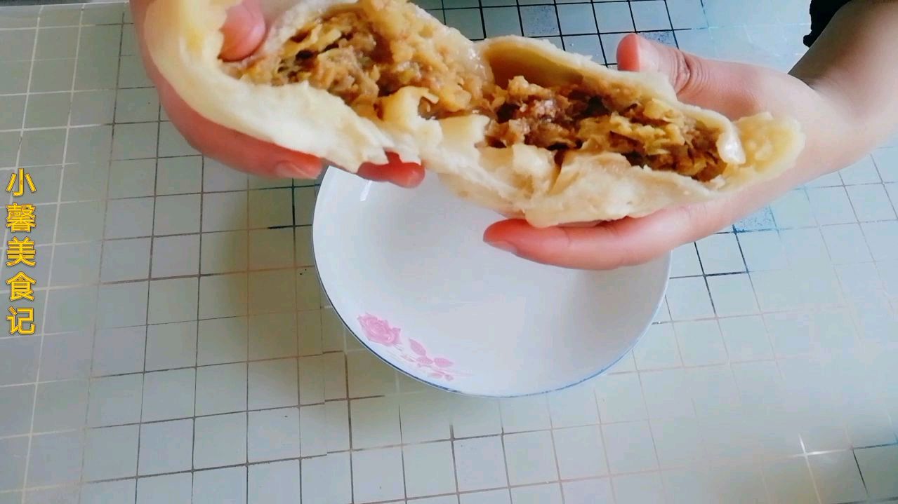 包菜换个吃法,教大家做包菜肉馅包子,皮薄馅大,咬一口满嘴香