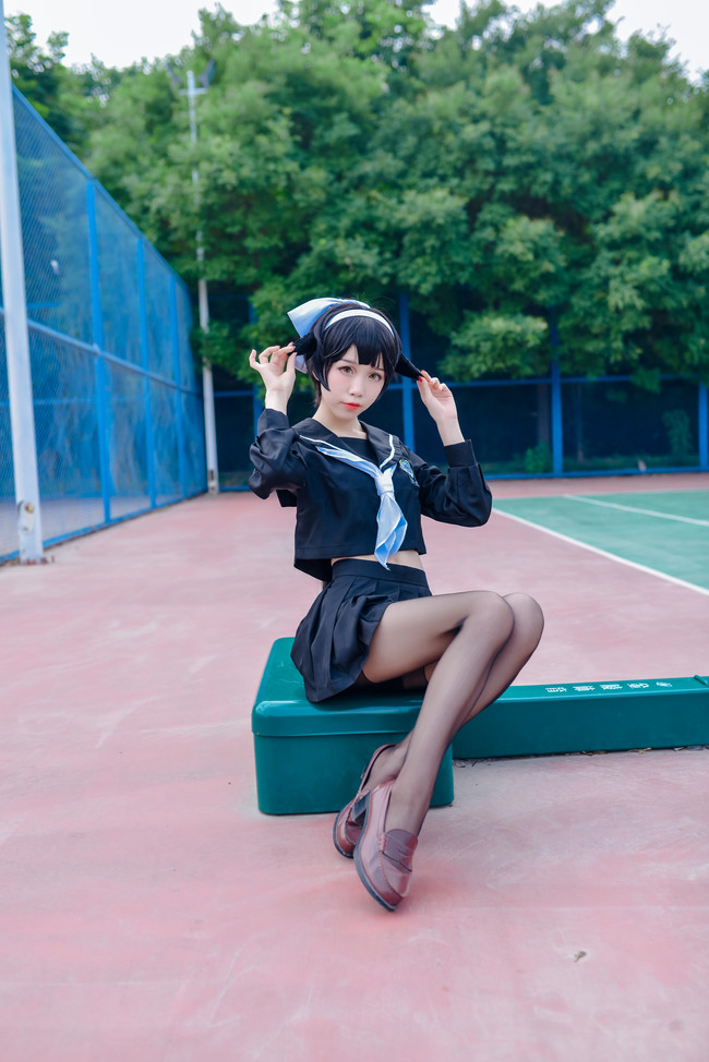 校园里的制服美少女cosplay,这美少女的腿真长