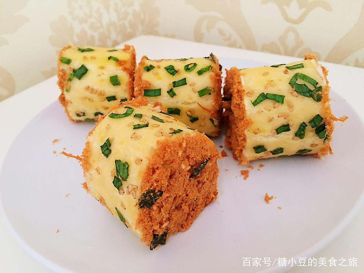 自制香葱肉松面包卷,咸中带甜,松软美味,一次成功 自制香葱肉松面包卷,咸中带甜,松软美味,一次成功