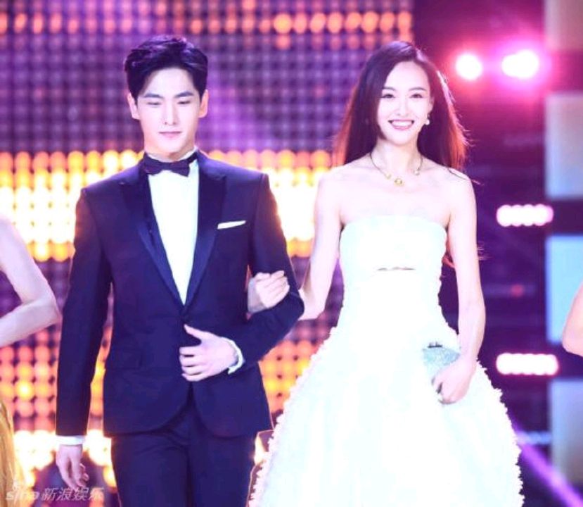 杨洋唐嫣这组同框图像极了豪门姐弟共同出席晚宴