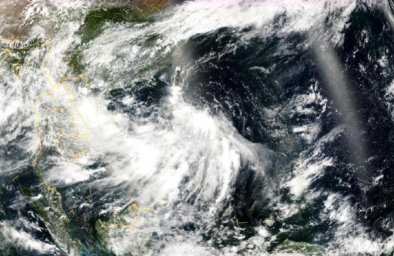 这是我国卫星监测的5号台风"丹娜丝"水汽图