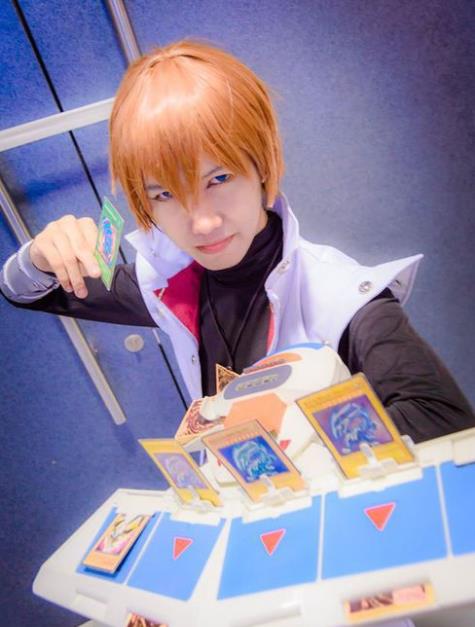 武藤游戏.游戏王cos,网友:你们这些山寨武藤,在我这里是过不了审核的!