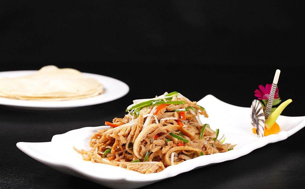 夏天爽口回味无穷:酸萝卜炒牛百叶