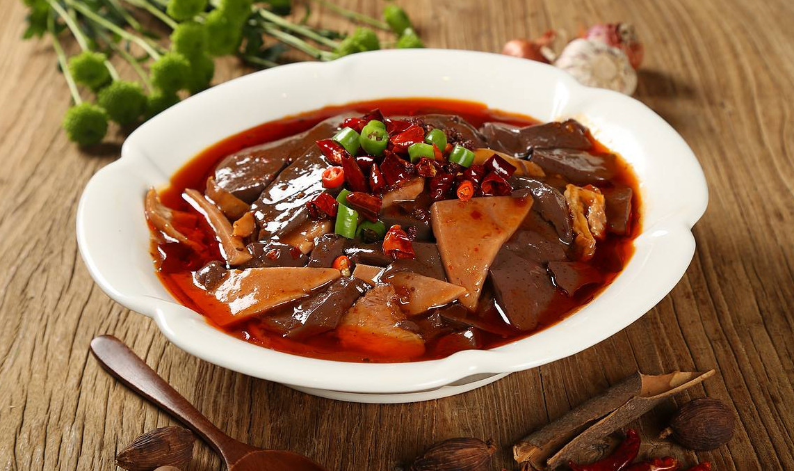 辣辣的毛血旺,可以开胃,里面有肉食,还有菌类,还有菜,美味极了