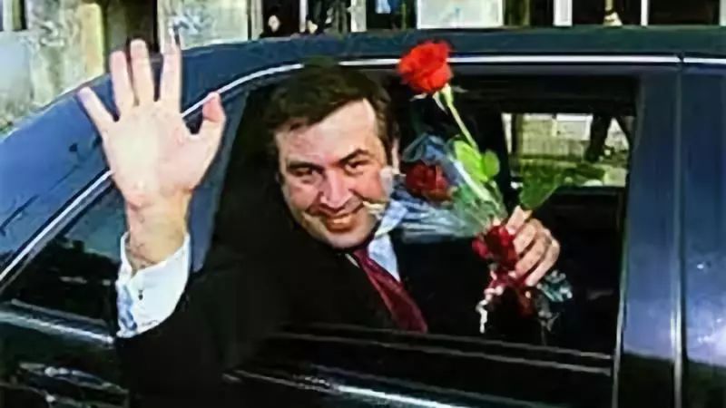 当年"玫瑰革命"英雄,今天怎么混到吃老婆软饭