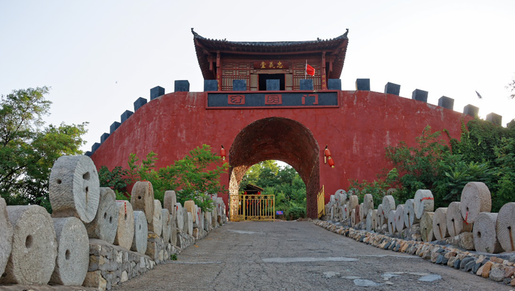 山东莱芜这个景区山顶上竟有一座"李逵母之墓",能当真吗?