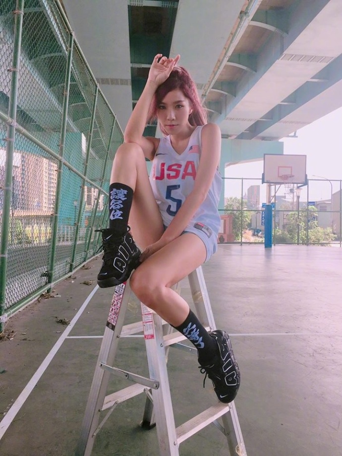 台湾省的球衣模特张宇婷,球衣也能穿的如此美丽