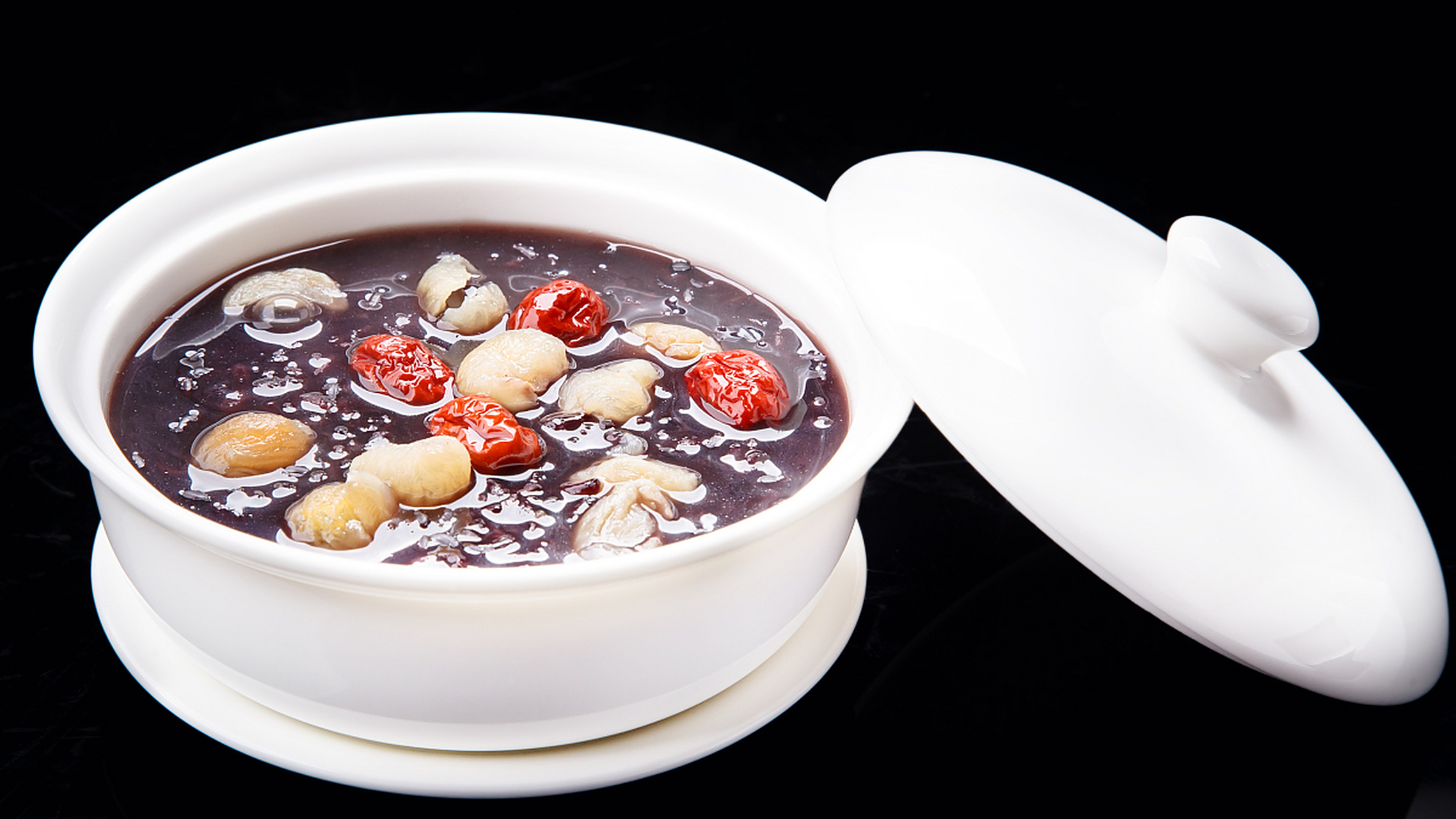 把何首乌烘干,打成细粉;红枣去核,党参切片,粳米淘净.