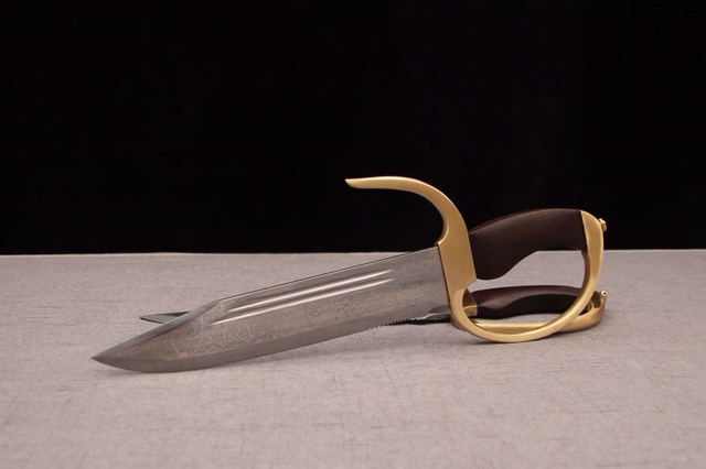 精品咏春刀 全长约40cm 刃约26cm 柄长约9.5cm 宽5cm 厚0.