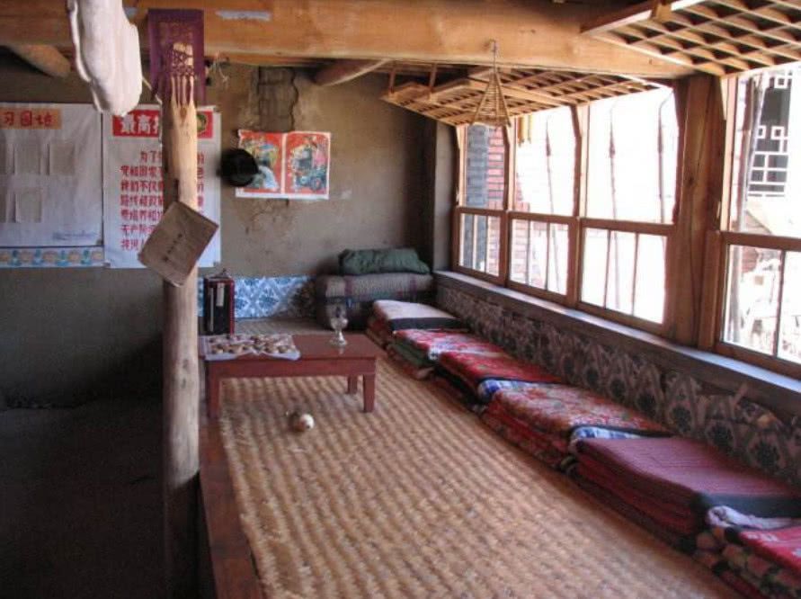 东北大炕能睡一家人,新婚夫妻不尴尬吗?当地人:不是你想的那样