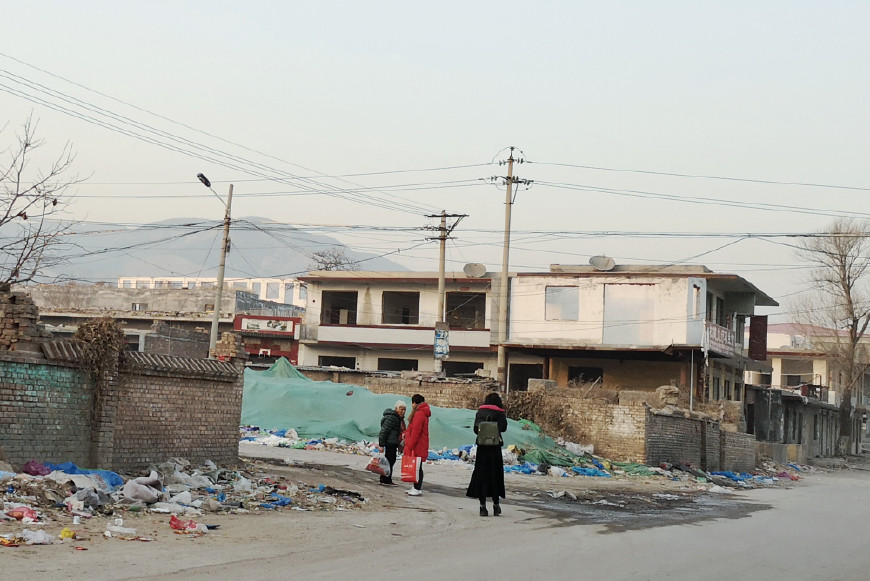 实拍拆迁后的太原圪僚沟村现状,村民又回到原有的房屋中居住!