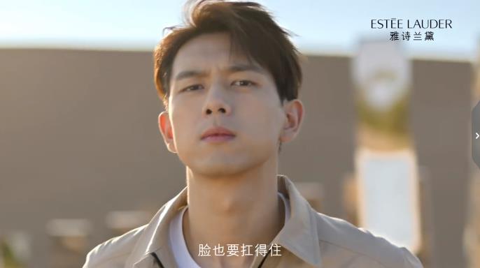 品牌代言人李现的沙漠大片公开 快来和李现一起邂逅秋日温柔