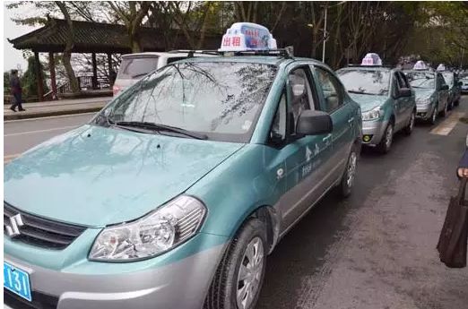 1994年6月,长寿发展了第一批出租车,包括长安奥托轿车和长安面包车.