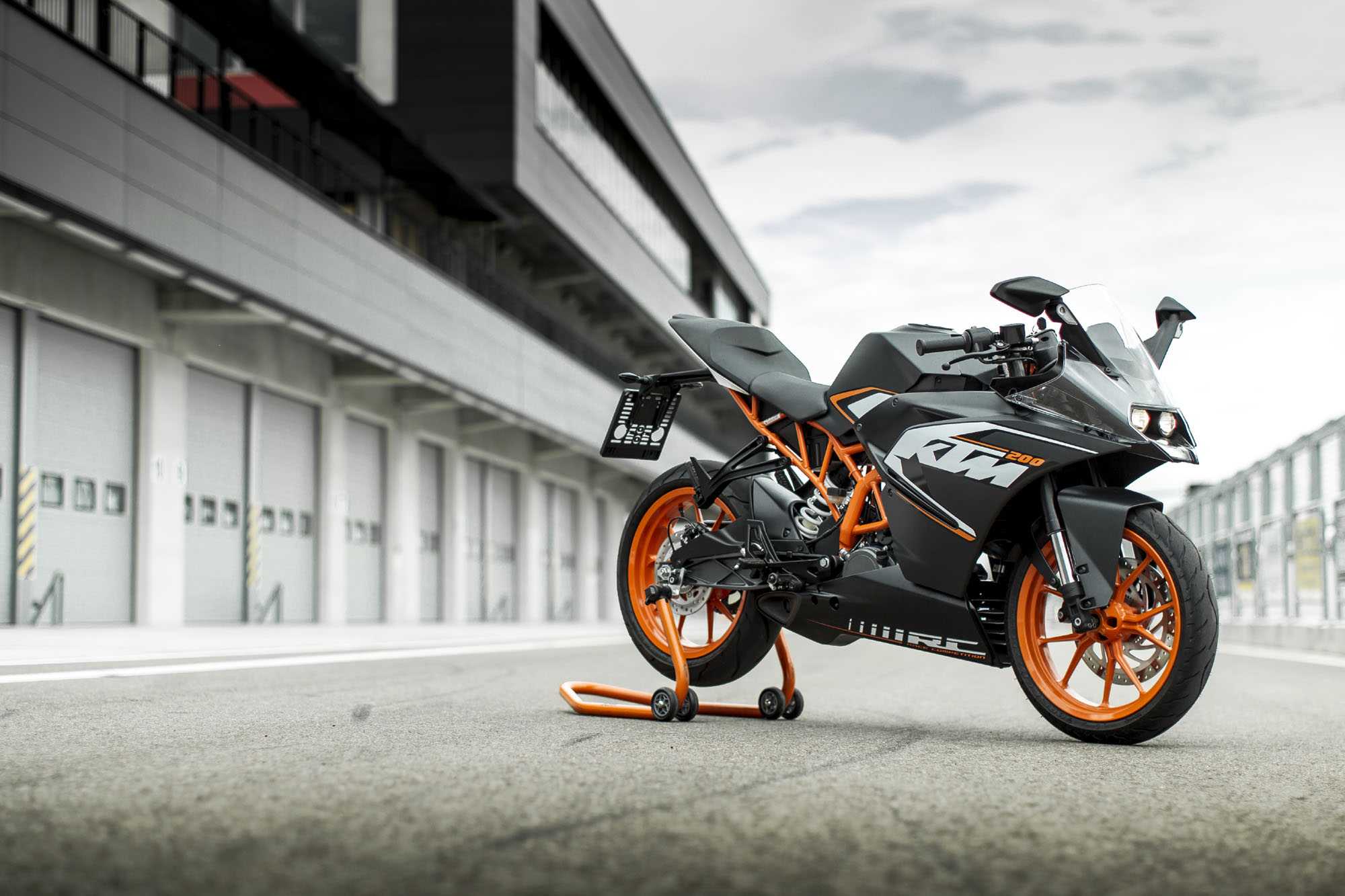 最暴躁的单缸小钢炮,百公里加速5秒,新款ktm rc390!