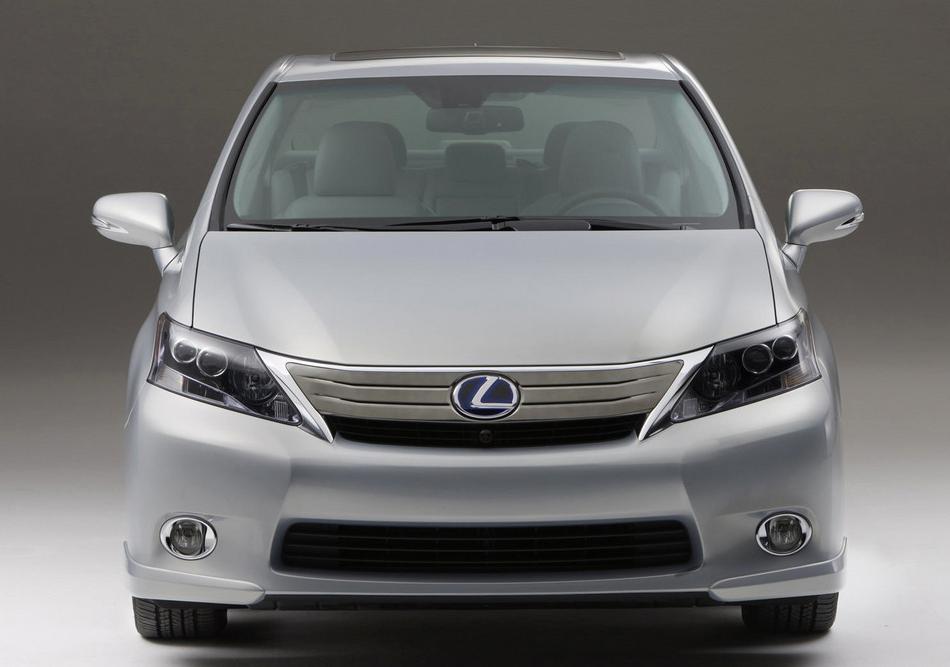 一起看下这款雷克萨斯hs,车身线条特别饱满,很时尚的感觉