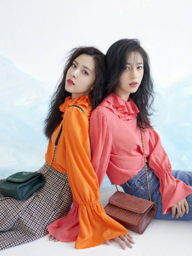 宋妍霏周雨彤合体上封面,两个女神长得真有姐妹相,身材都超好