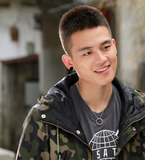 娱乐圈发生新恋情,姐弟恋上线,秦岚和欧豪深夜相聚吃饭,有情况