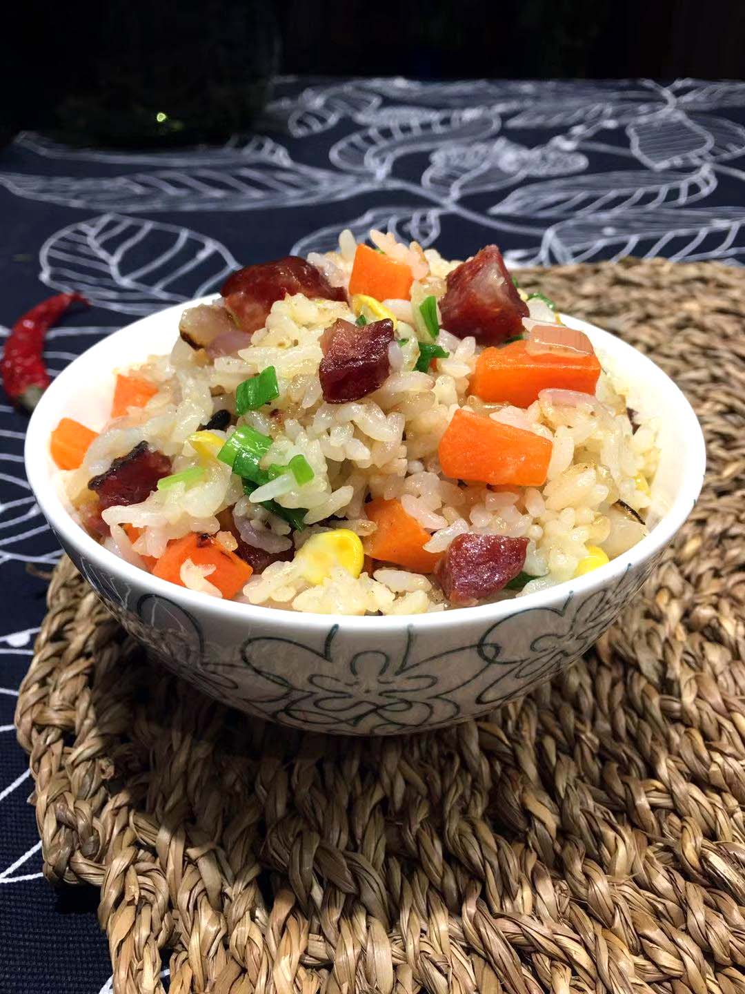 腊味炒饭多了这一步,粒粒金黄酥香,可以媲美星爷的黯然销魂饭